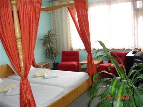 Family Hotel Natalis Hisarya Phòng bức ảnh